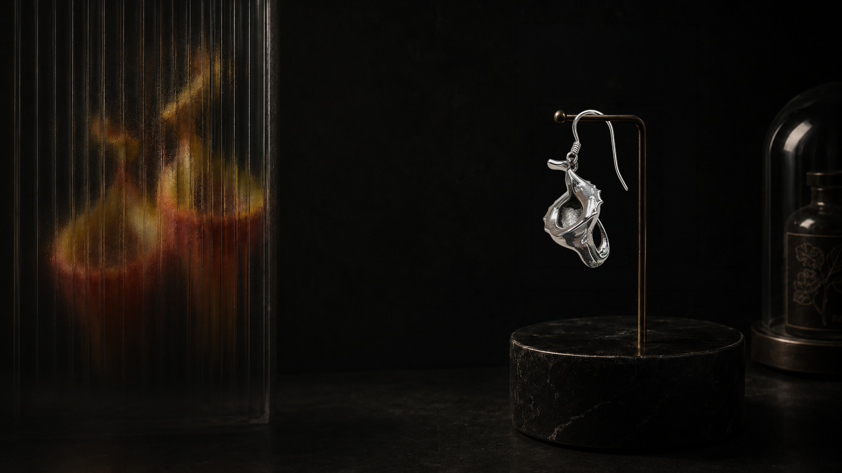Hybridxlab is a botanical
design lab.
